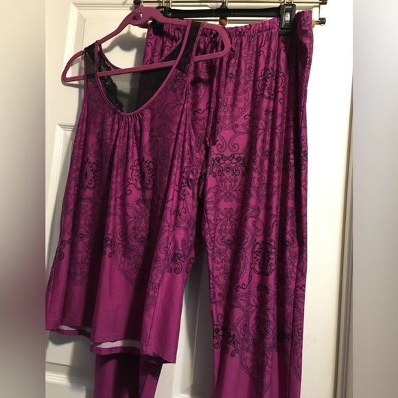 Woman’s 2 Piece INTIMATES Sleepwear Set. - Picture 1 of 15